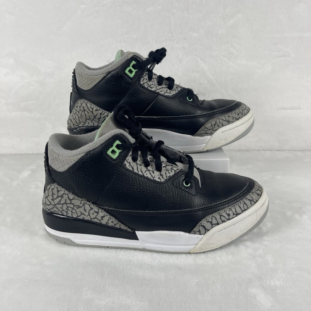 Nike Air Jordan 3 Retro Boys Kids Shoes Size 2.5Y Green Glow Black Sneakers PS